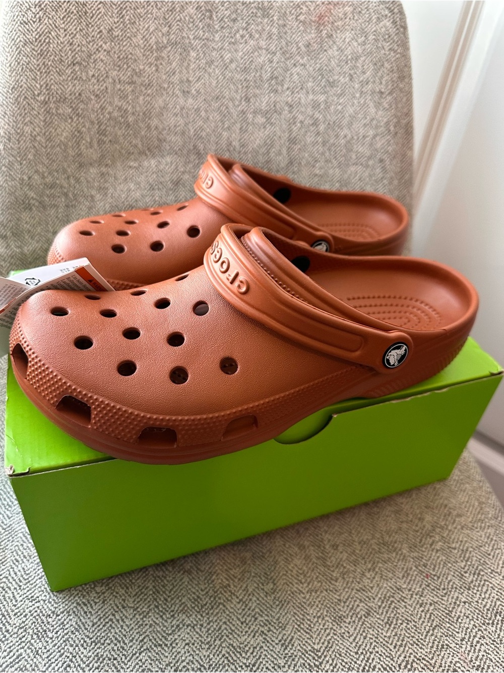 CROCS Classic Clog in Cognac